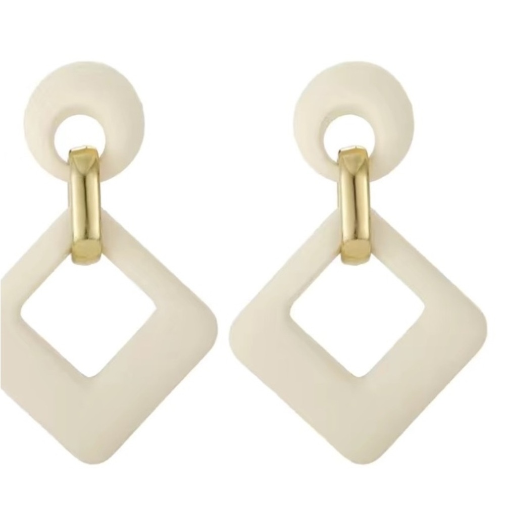Elegant Cream and Gold Geometric Earrings